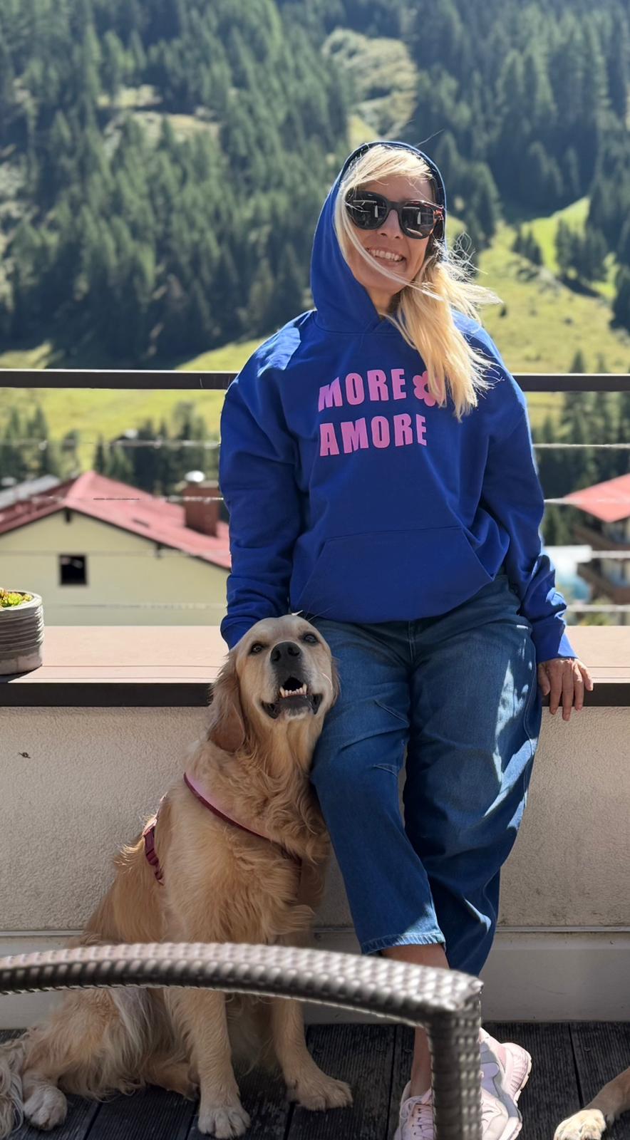 sarah-more-amore-boxy-unisex-hoodie-royal-blue-pink-kapuze.jpg