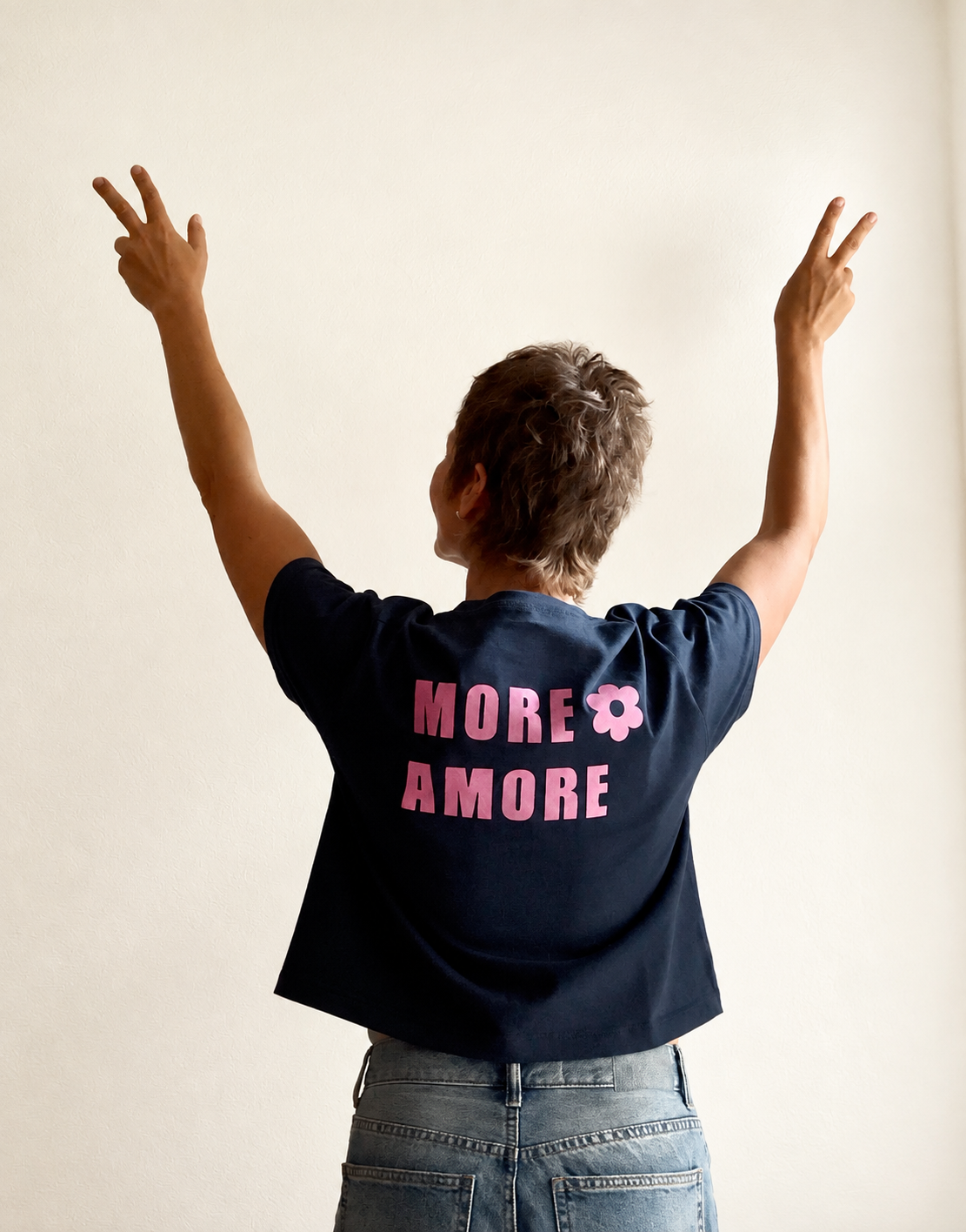 SIMONE - MORE AMORE Boxy T-Shirt – Oversized Fit – Backprint / Pink