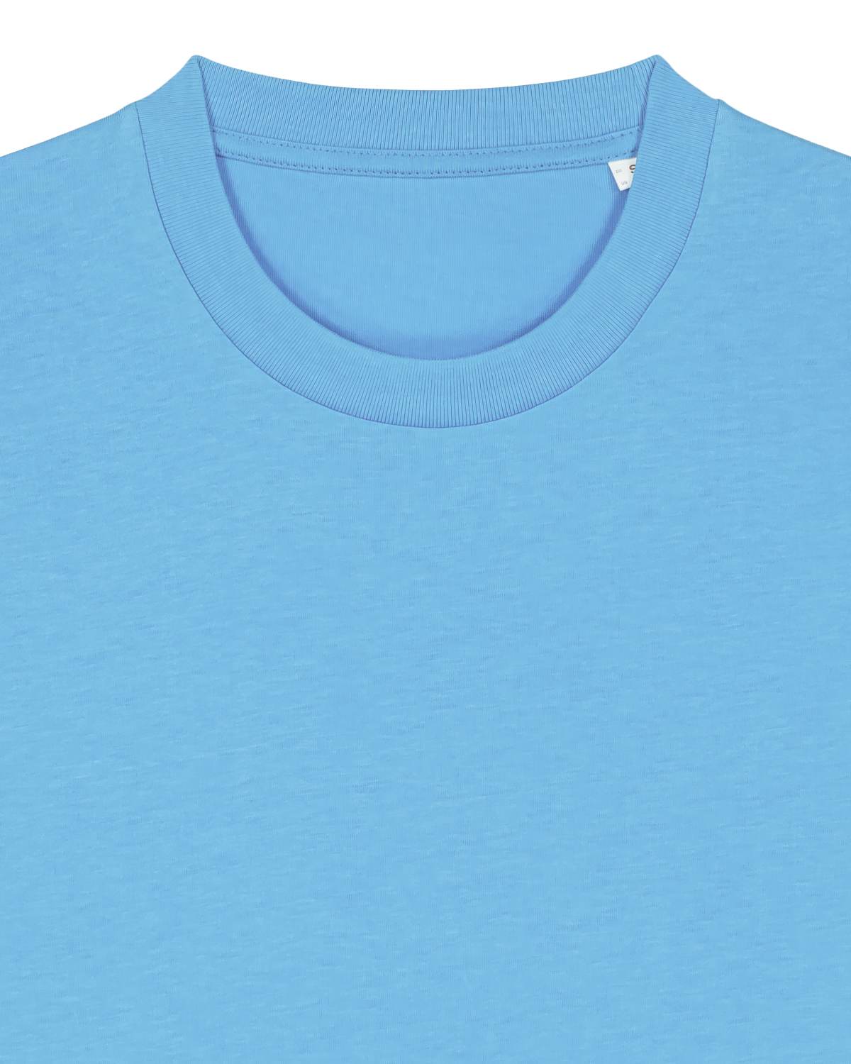 Rundhalsausschnitt des MORE AMORE Cropped T-Shirts in Aqua Blue – Detailansicht