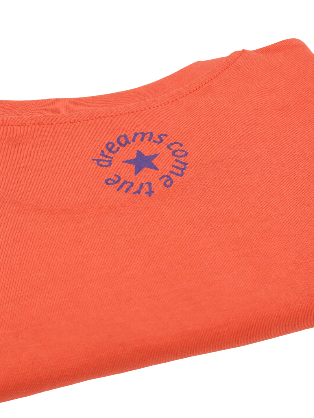 MORE AMORE Fiesta Unisex T-Shirt – Detail des Purple Nackenprints