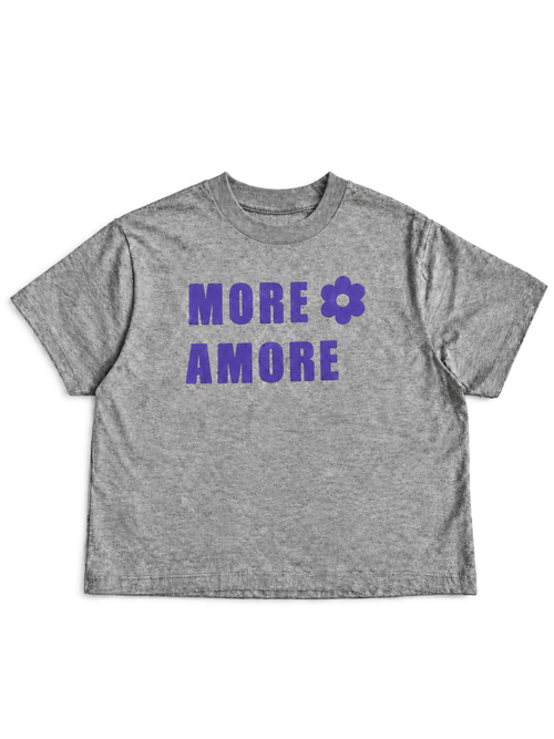 MORE AMORE Boxy T-Shirt Heather Grey mit Purple Frontprint – offene Vorderansicht