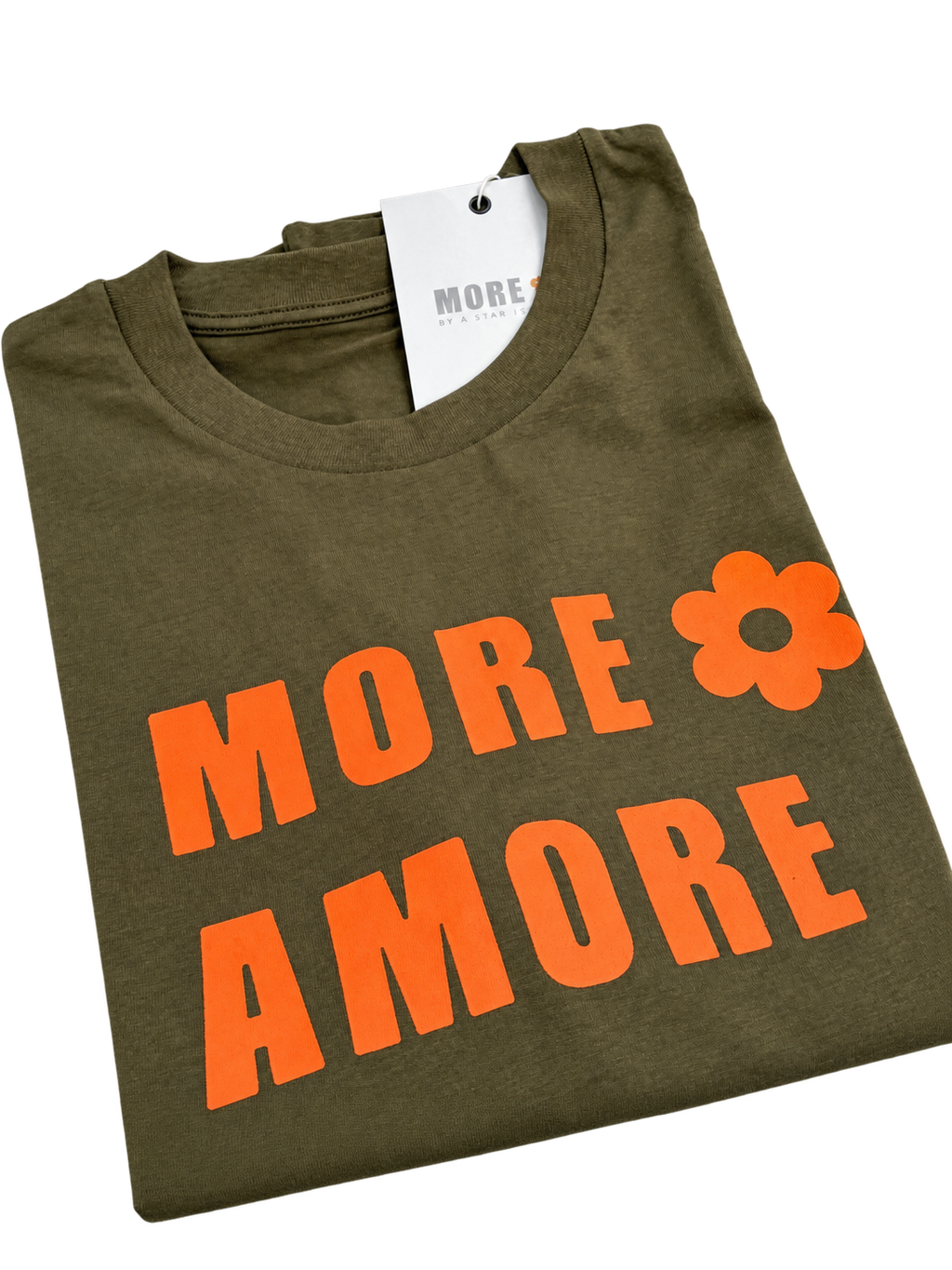 MORE AMORE Khaki Unisex T-Shirt – schräge Vorderansicht