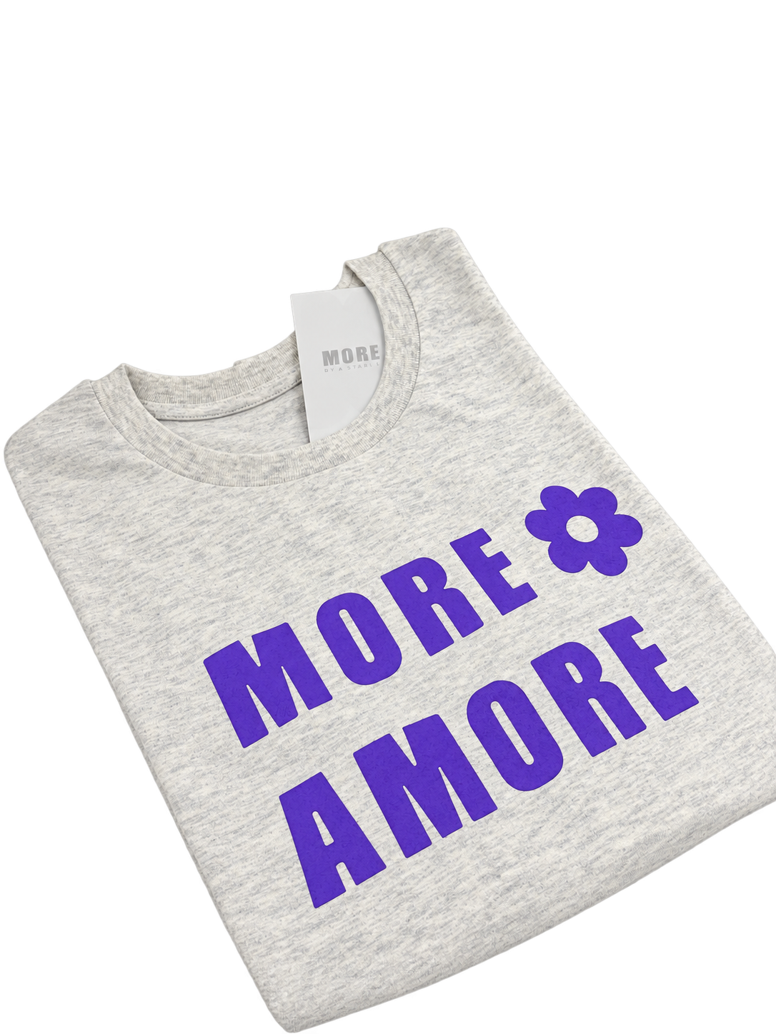 MORE AMORE Light Heather Grey Unisex T-Shirt mit Purple Frontprint – schräge Ansicht