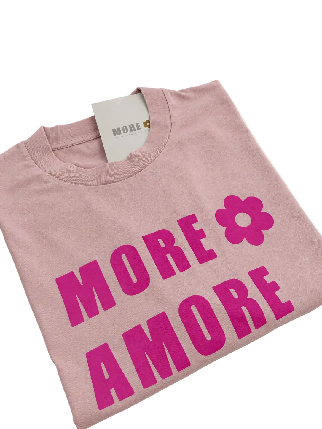 MORE AMORE Vintage Blush Cropped T-Shirt – gefalteter Pink Frontprint in Perspektive